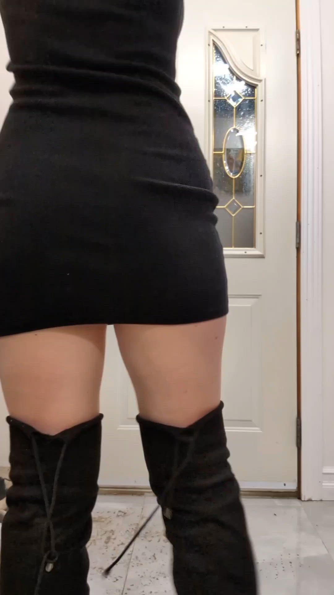 Latina · Brunette · Big Ass