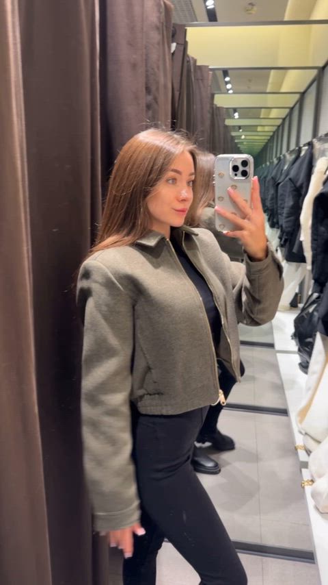 Lighting here makes everything look better, right? 💋