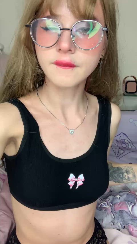 Do flat girls like me catch your eye?