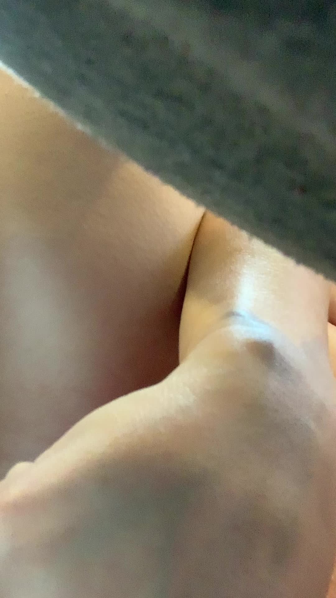 Raise your hand if you like a tight creamy pussy! 🙋🏻‍♀️