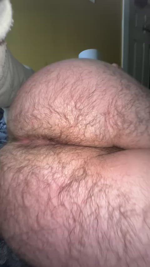 (24) Let’s see if you can make me cum handsfree :3