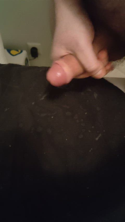 Like to see this teen cumming on a pillow case? 😏