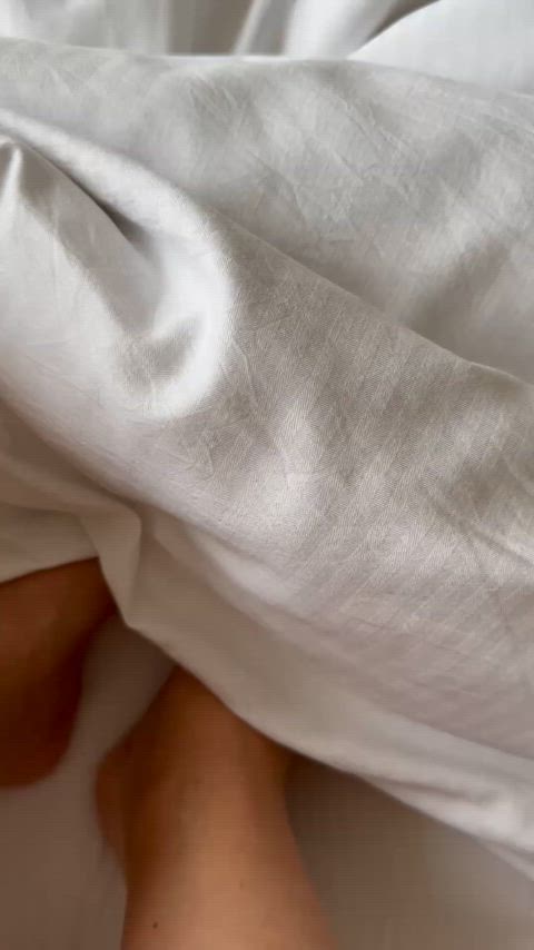 Morning foot worship, anyone? 😏