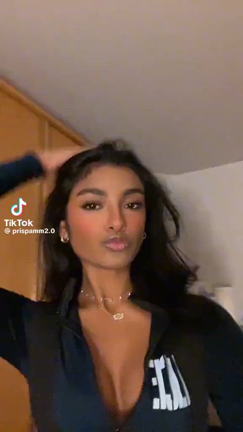 Wish she turned around