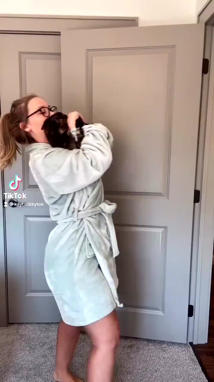 😳