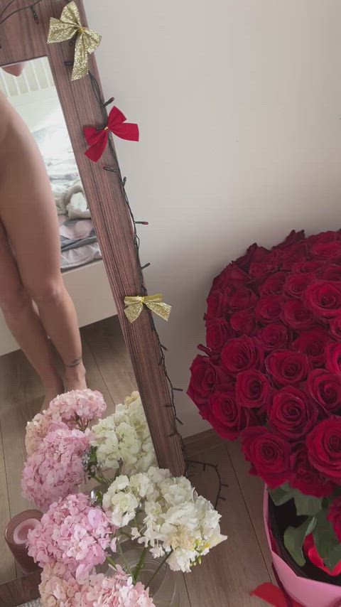 Do younger guys actually like flat mommies?