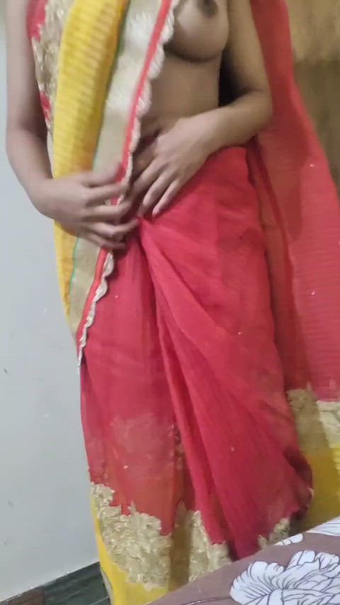 When the drape falls a little lower, the temptation rises a little higher🤭🤭