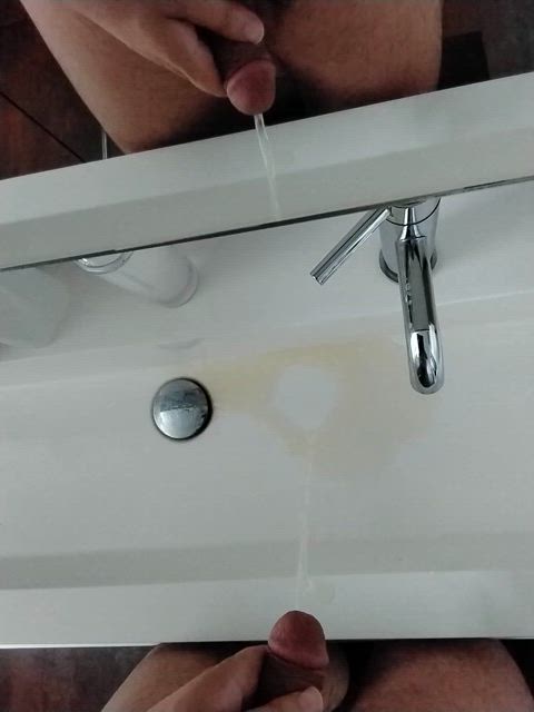 [35] bi married dad here, who wants to taste my piss?