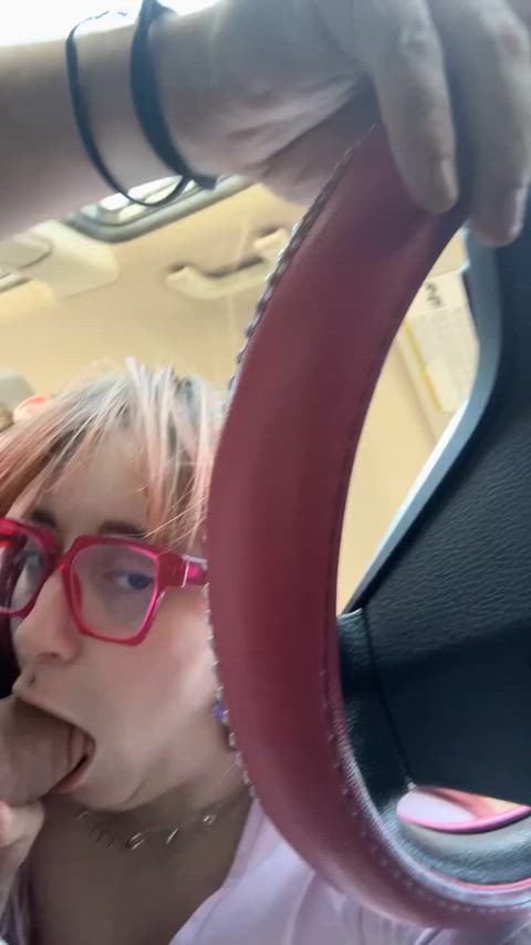 I’m ALWAYS down to suck cock in the car while people see 😈
