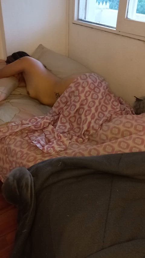 Curvy, natural 18 year old body. ️