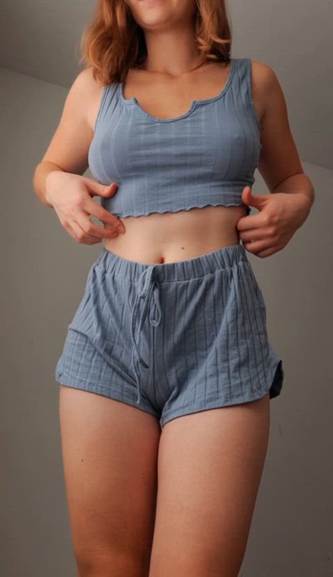 Small perky buns under my comfies <3