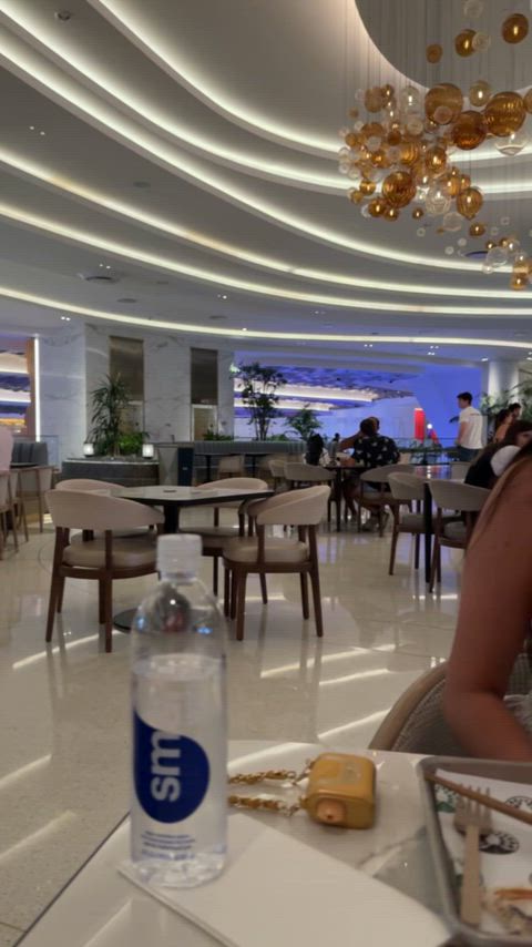 Showing off in the busy vegas food court
