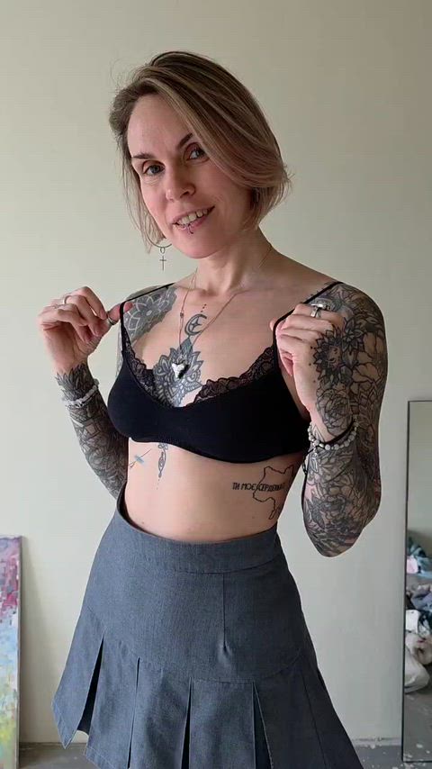 Say YEAH if u want me to drop nudes in your inbox, just be patient