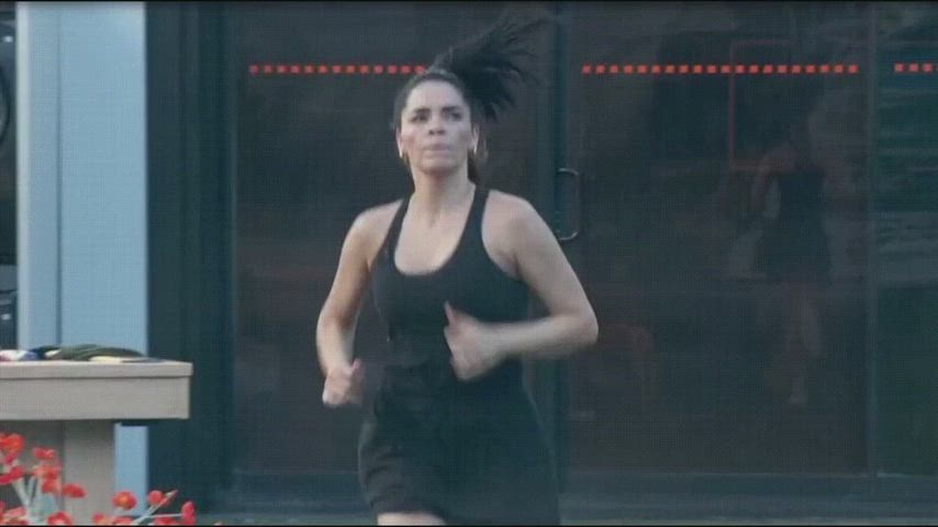 Brooklyn (BB26) running back and forth