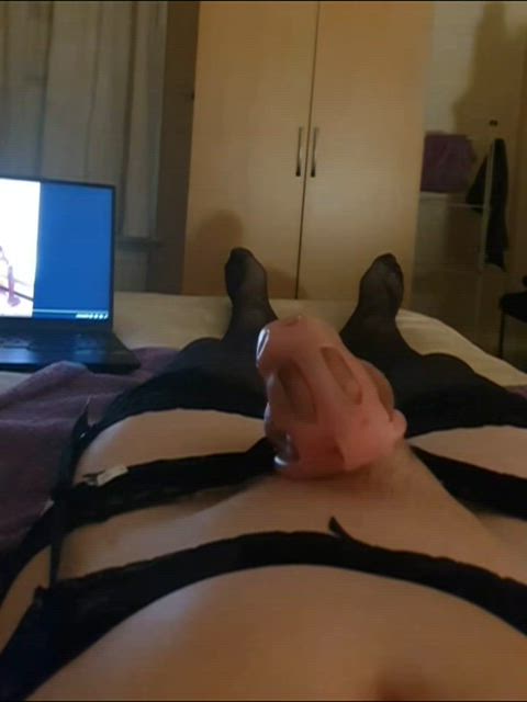 hard plaps to censored porn 🤤