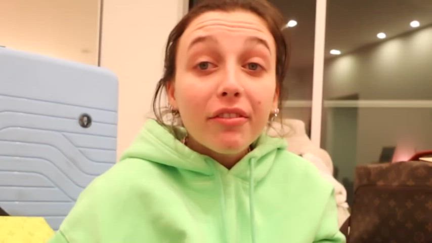 Social media personality Emma Chamberlain shows off her feet and admits she's proud of her wikifeet rating