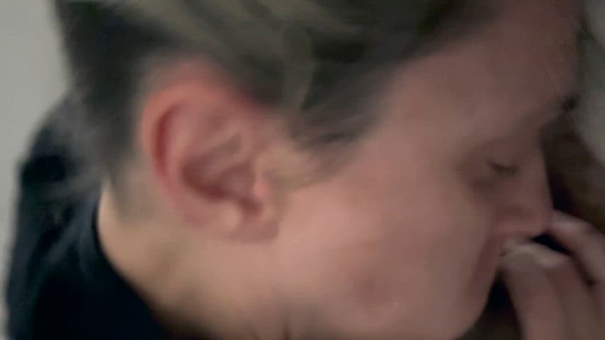 Innocent girl enjoys a cock in her mouth first thing in the morning