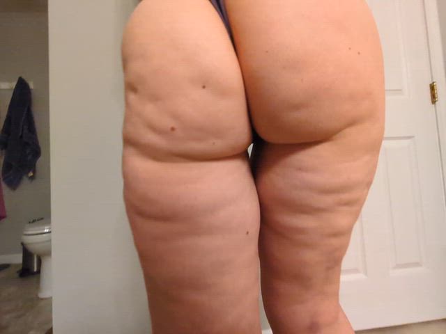 Bury your face deep in this sweaty ass to smell heaven