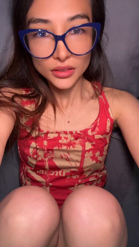 Any real flat-chest admirers left here?