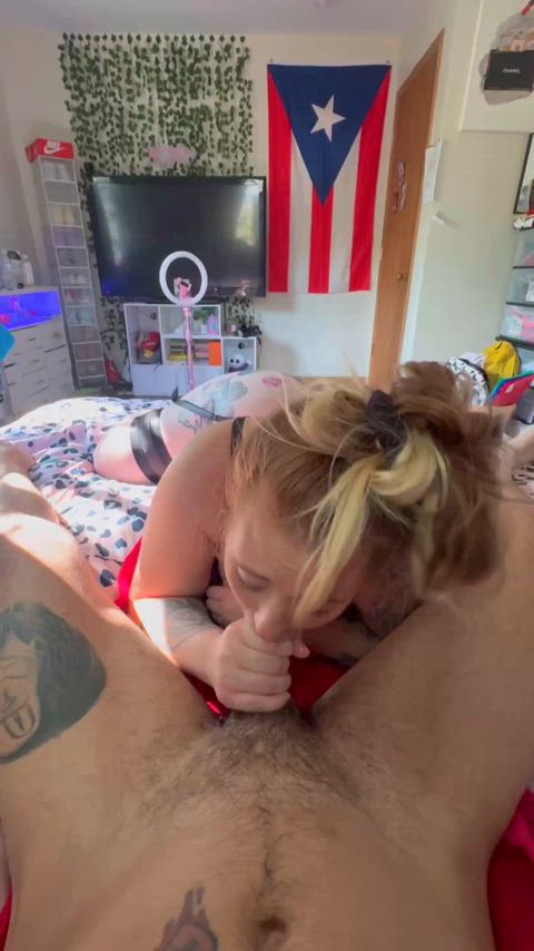 I enjoy sucking dick 👅