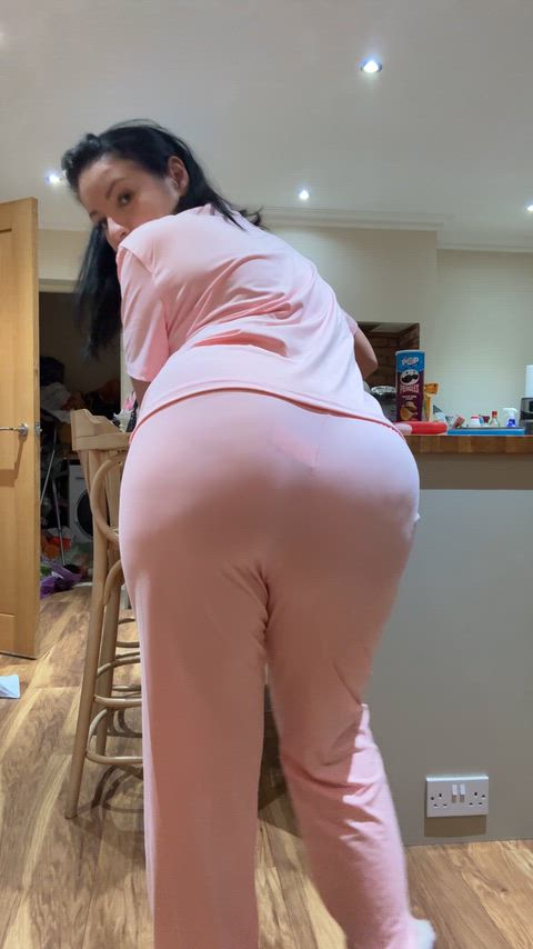 I like to let out tension first thing in the morning <3