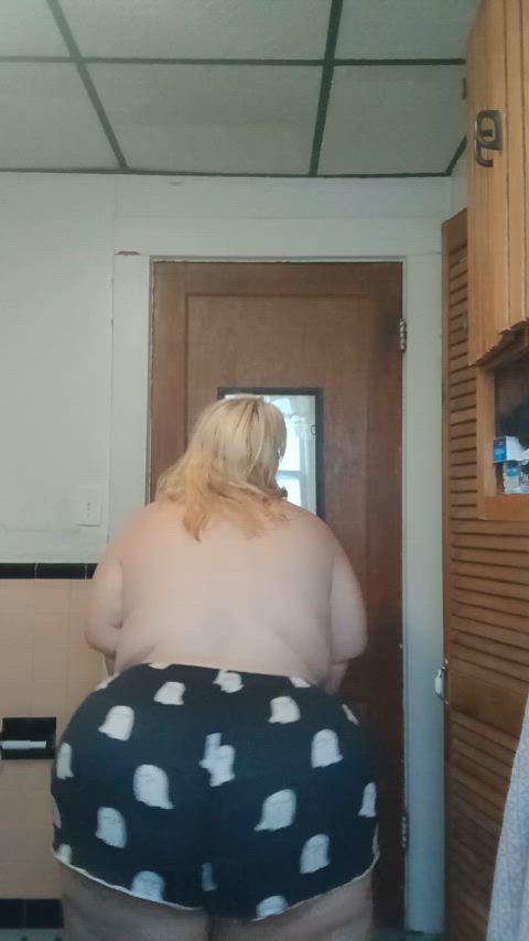 Would you cum in me or on my spread ass?