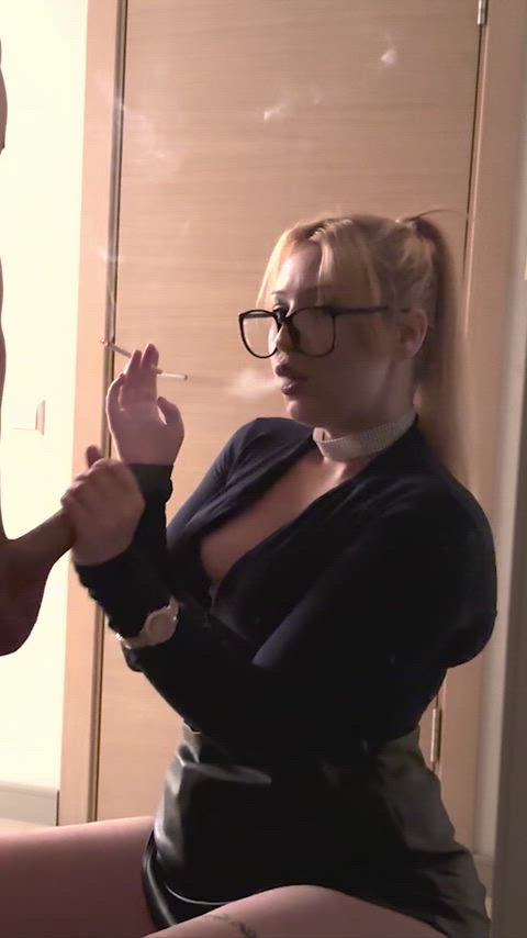 Snowy Bubbles Still Loves To Smoke❤️