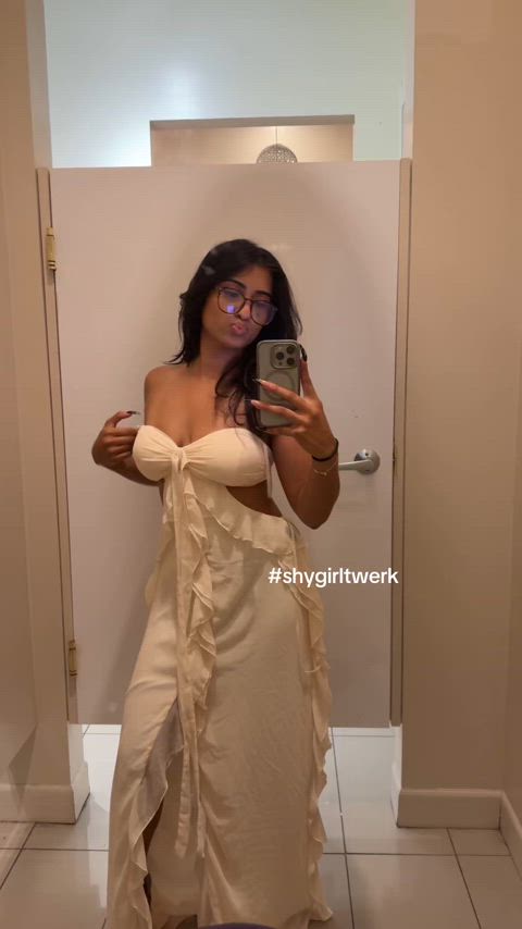 Changing room twerk
