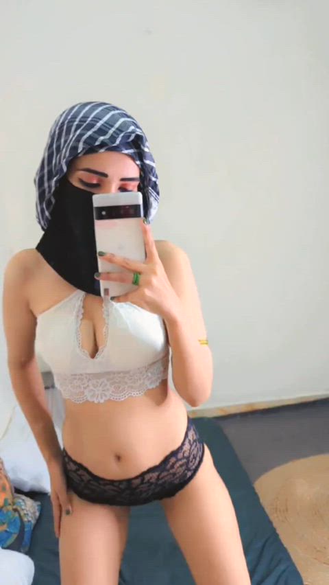 Ready to date an 18yr old indian slut like me