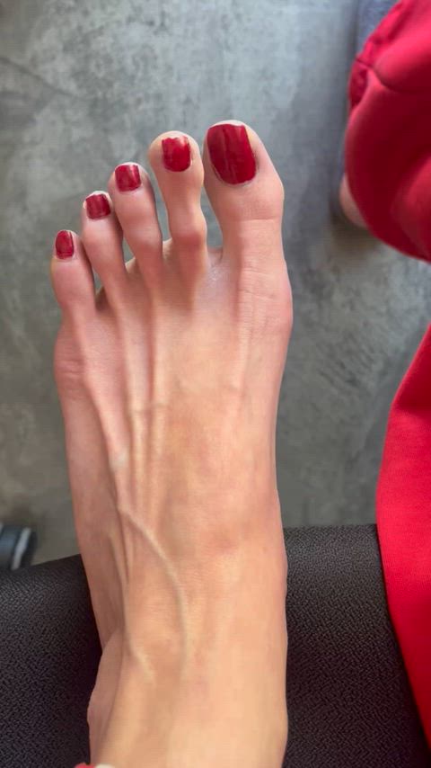 Would you suck my long toes?
