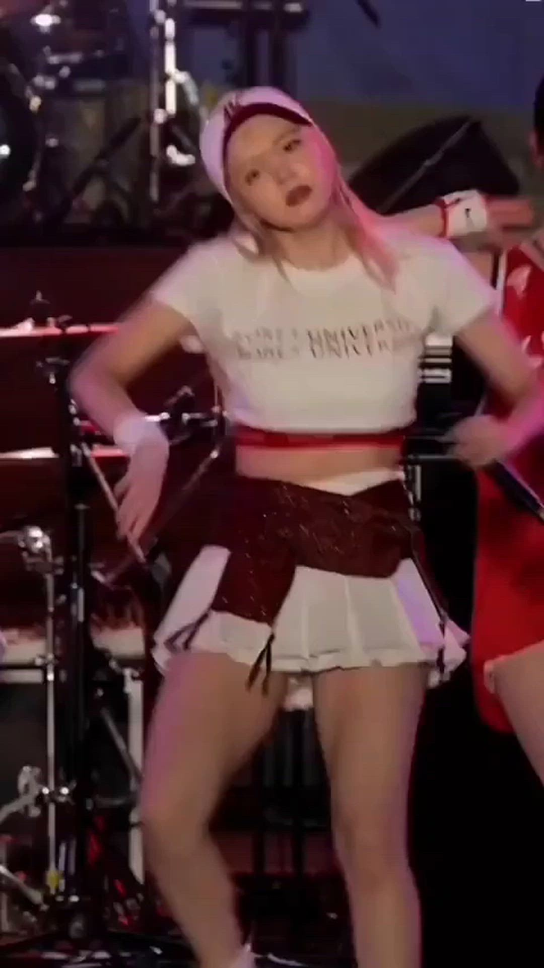 Lily - NMIXX