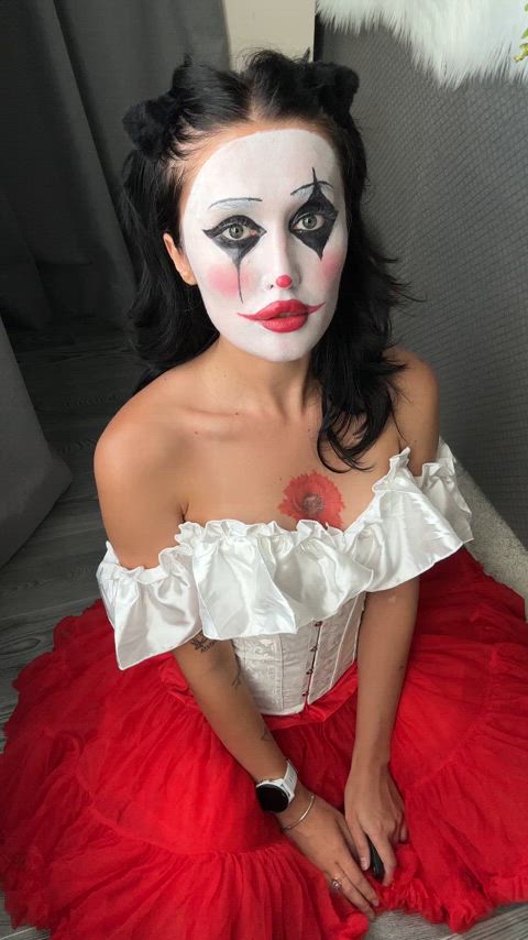 I want your cum on my tongue and all over my makeup, make it messy