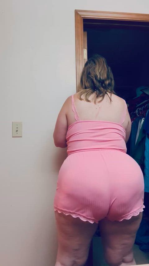 Dive head first into my Giant Ass you pathetic tiny, & keep eating and sniffing all my rancid gas until I say you can stop 😈