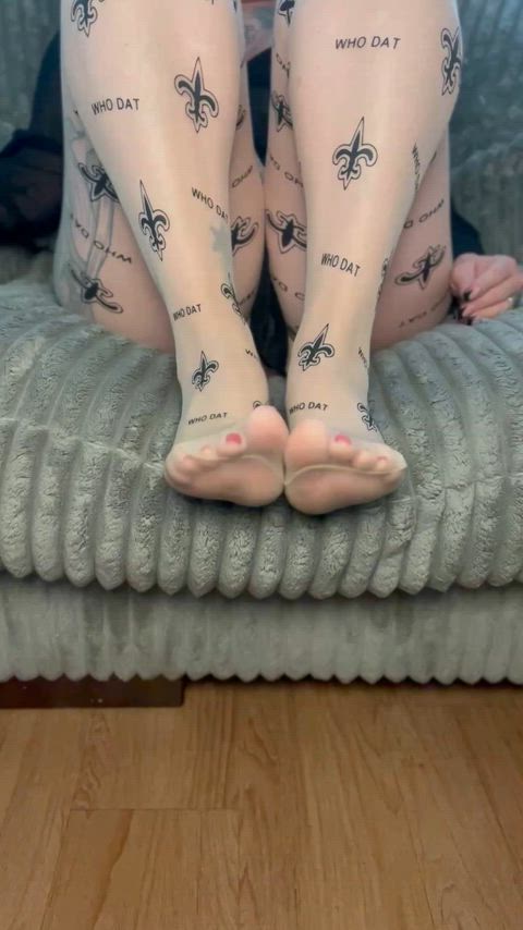 CHECK OUT MY NFL PANTYHOSE FEET!