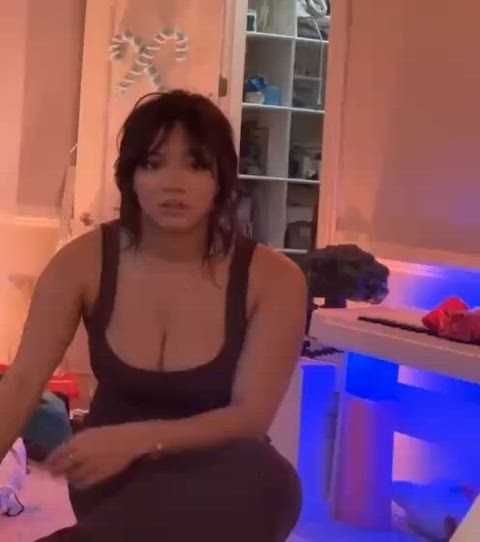 Big Tits Huge Tits Natural Tits Tits Porn GIF by xhsjsndnxjxnc