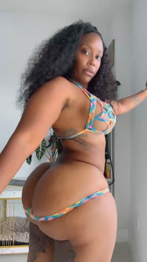Shaking this fat ass to tease you