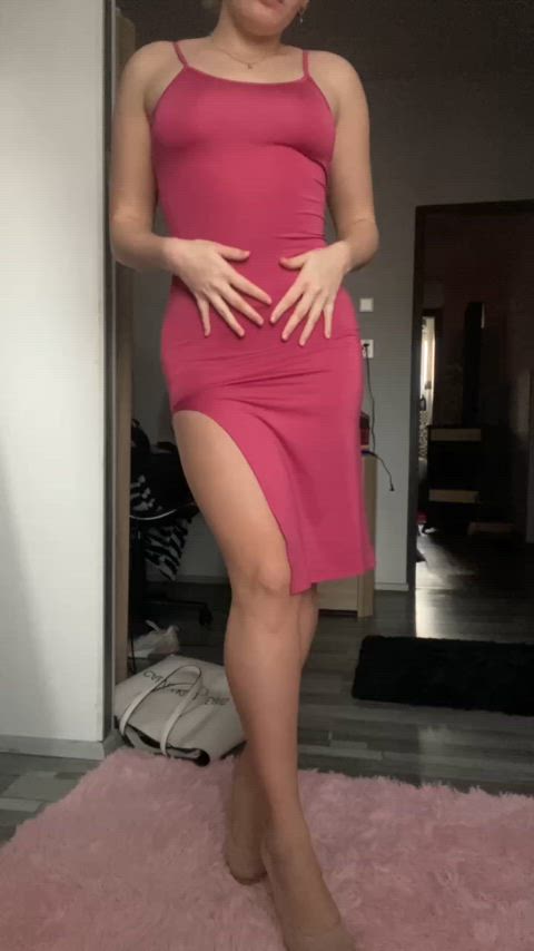 Never thought my booty will look this big through a dress