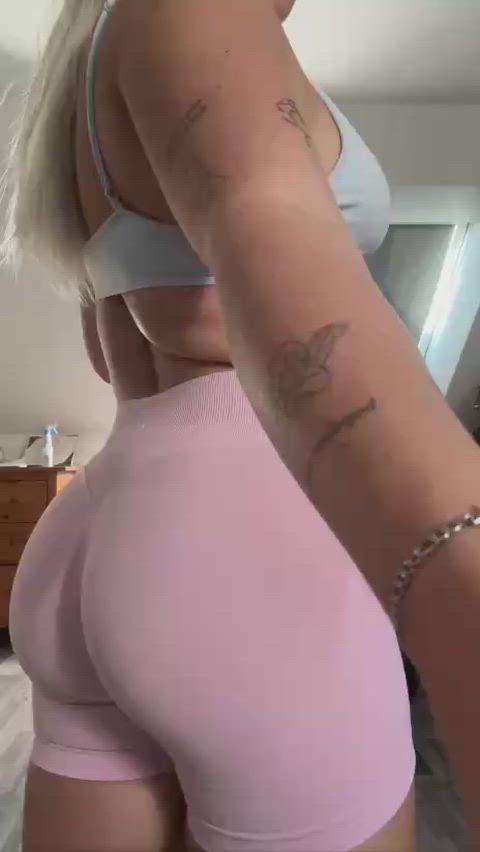 Good boys sniff it post gym