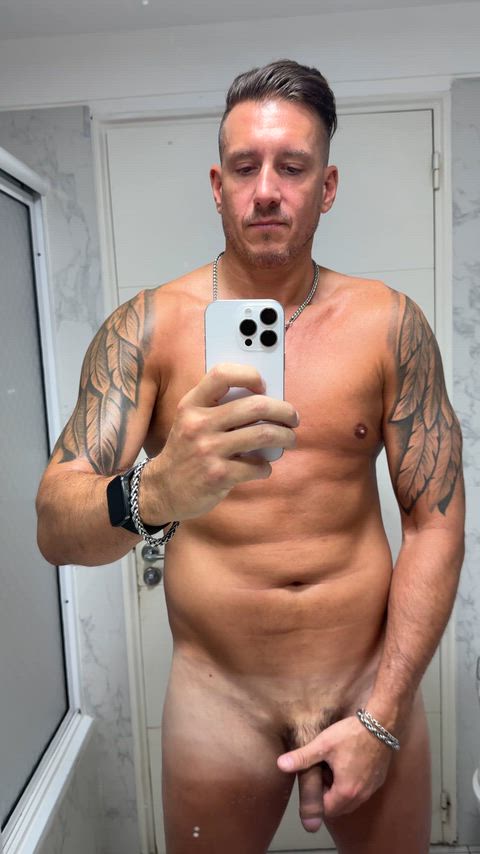 what part of my body would you kiss 1st?