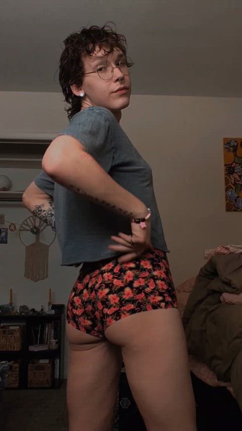 a little morning booty 🖤