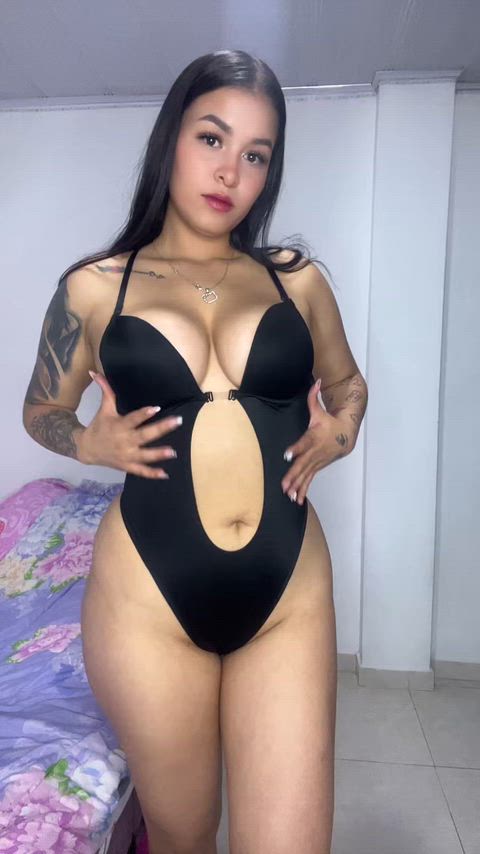 Hey papi, wanna suck on them?