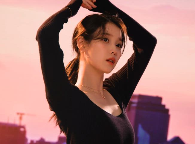 IU
