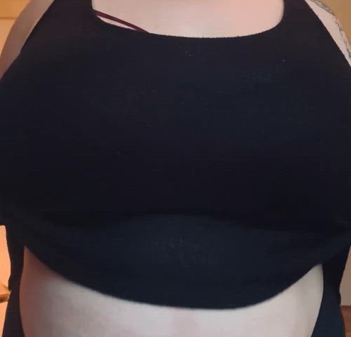 I know you want my huge 40 N cup tits in your face😋