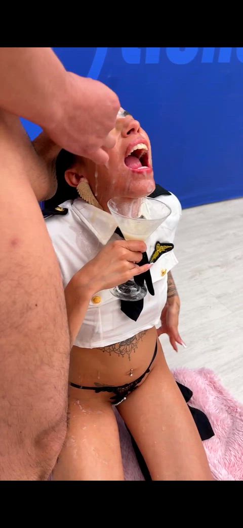 Vale Gmz gets a colorful martini glass 🍸 full of nasty loads