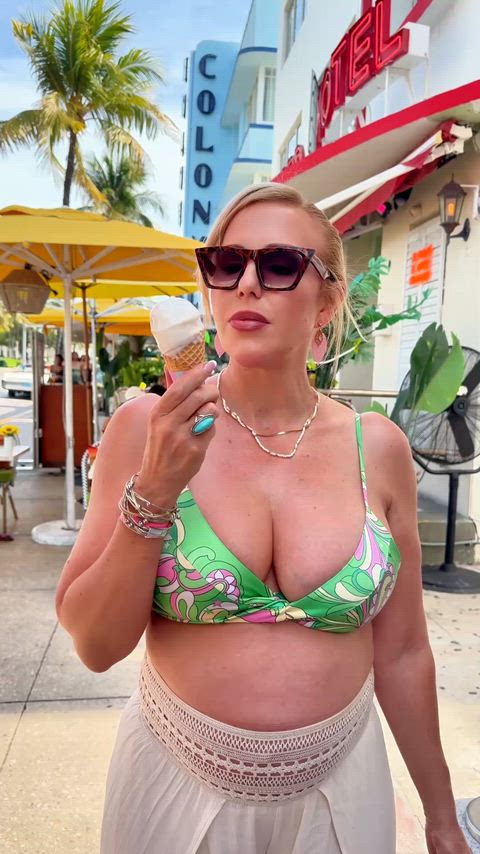 19honeysuckle 24/7 Blonde Cougar MILF Mature OnlyFans Pornstar milfnhoney r/onlypornnsfw Porn GIF by lustraluxe