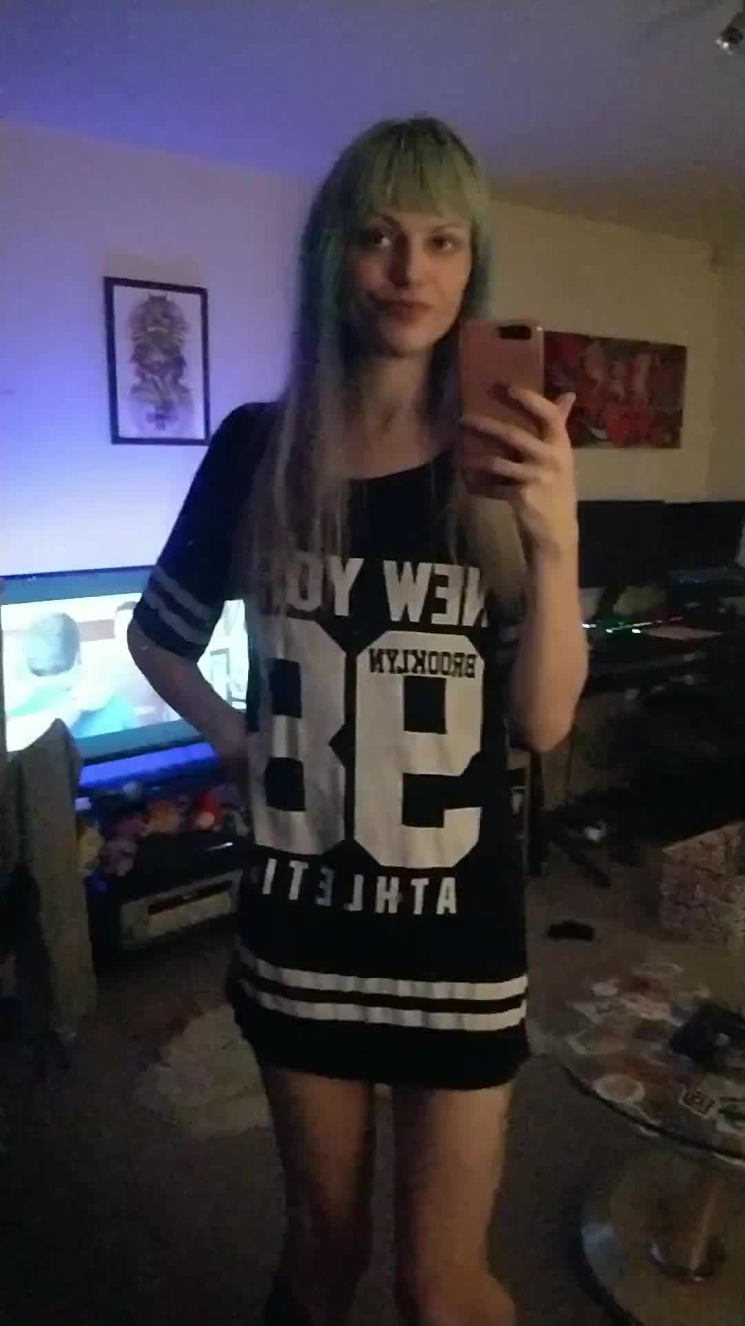 no makeup mirror wiggle