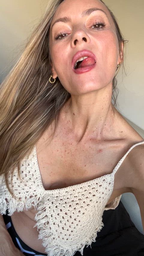 early first 50 yay below will get nudes in dms