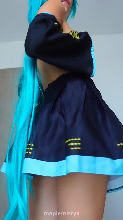 Miku shows off ass (maplemistyx) [Vocaloid]