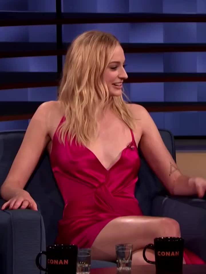 Sophie Turner braless jiggle plot on Conan