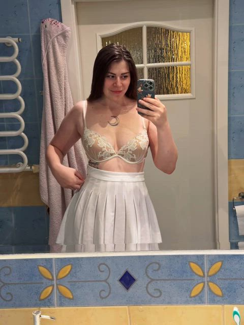 It looks better without the skirt, doesn't it